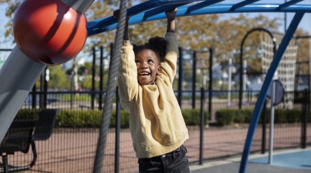 kid-playing-outdoorns-park